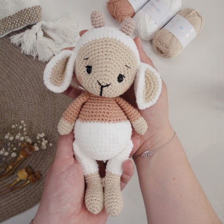 Pelote, agneau, modèle au crochet